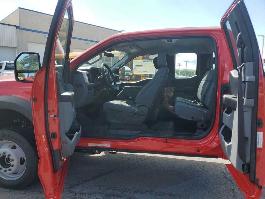 2026 Ford F-550SD DRW