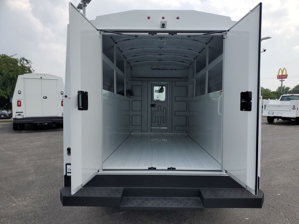 2027 Ford E-350SD Base Cutaway