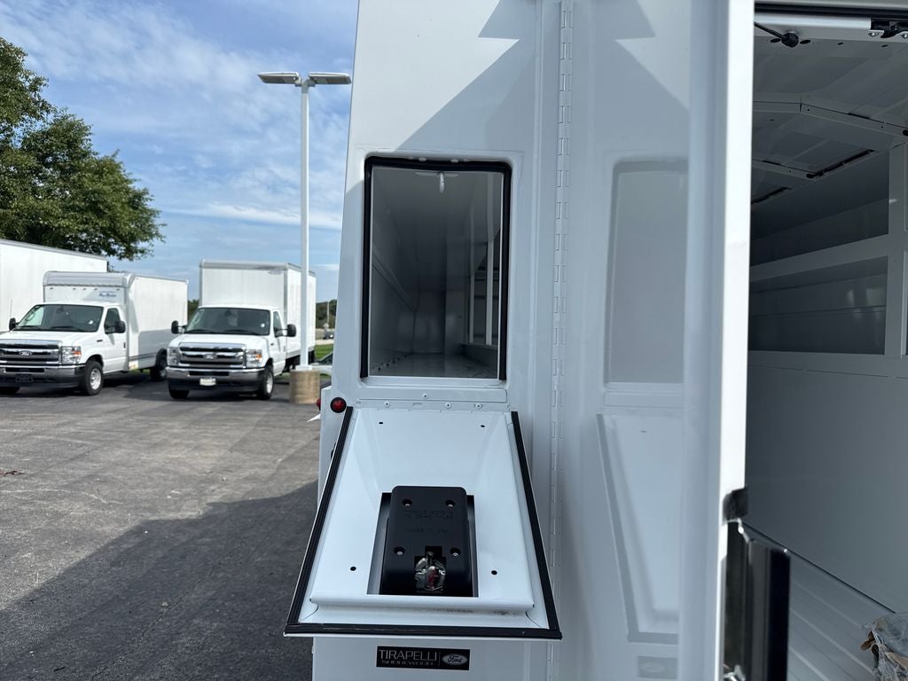 2027 Ford E-350SD Base Cutaway