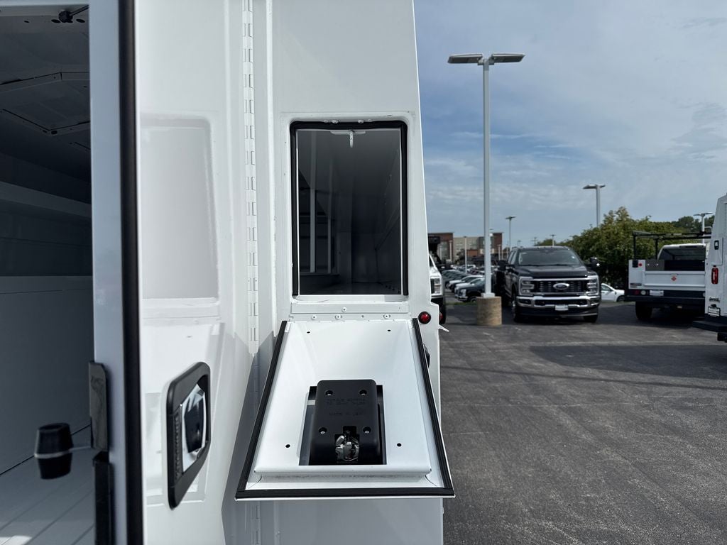 2027 Ford E-350SD Base Cutaway
