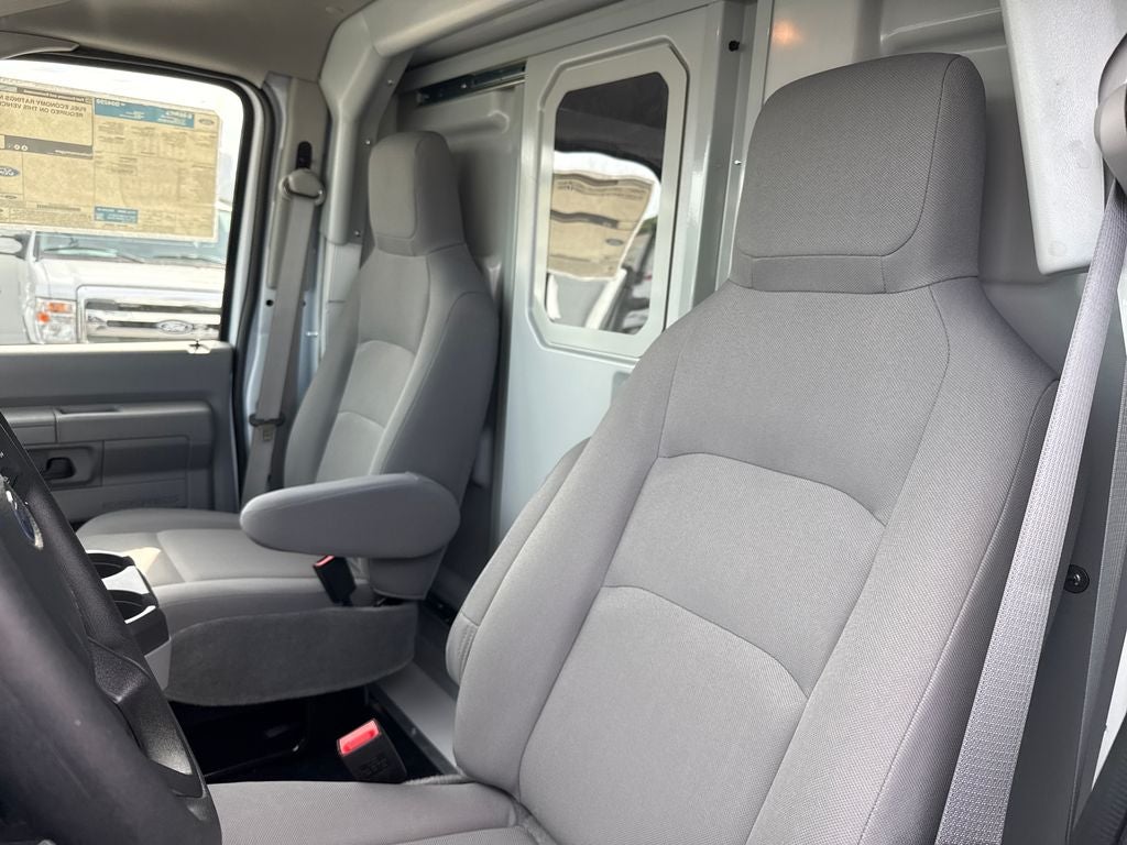 2027 Ford E-350SD Base Cutaway