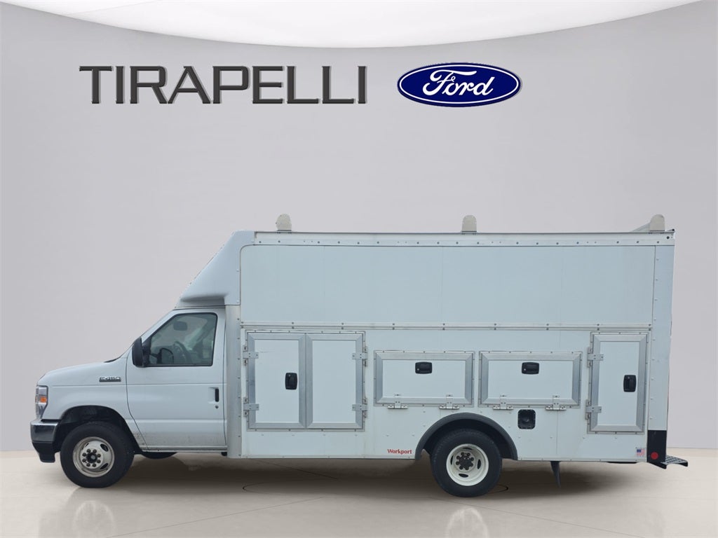 2025 Ford E-450SD Base