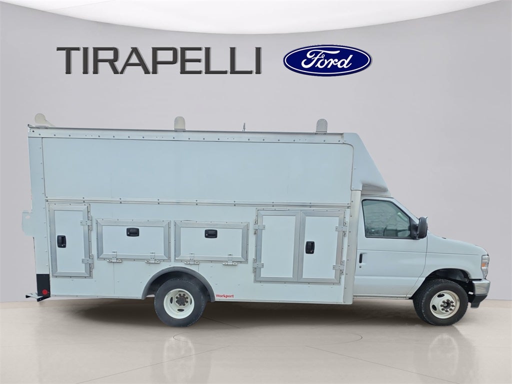 2025 Ford E-450SD Base