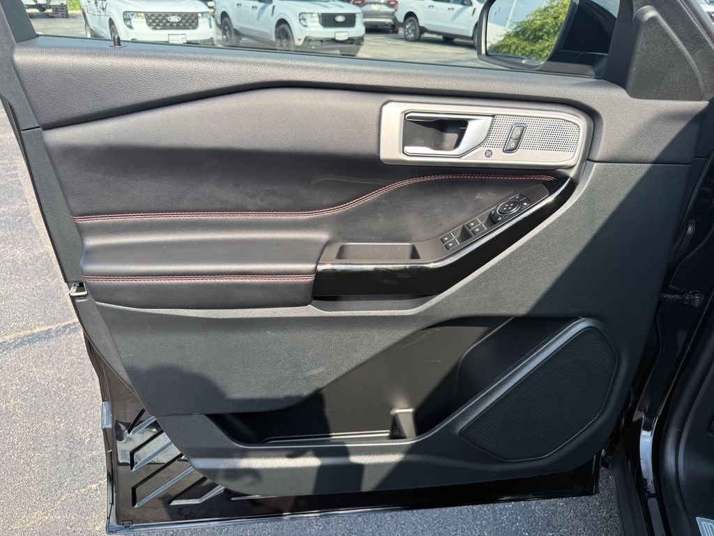 2024 Ford Explorer ST-Line
