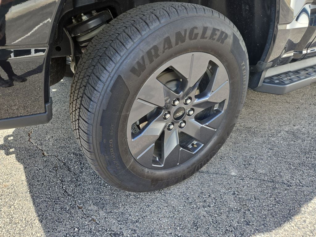 2025 Ford F-150 Lightning Flash
