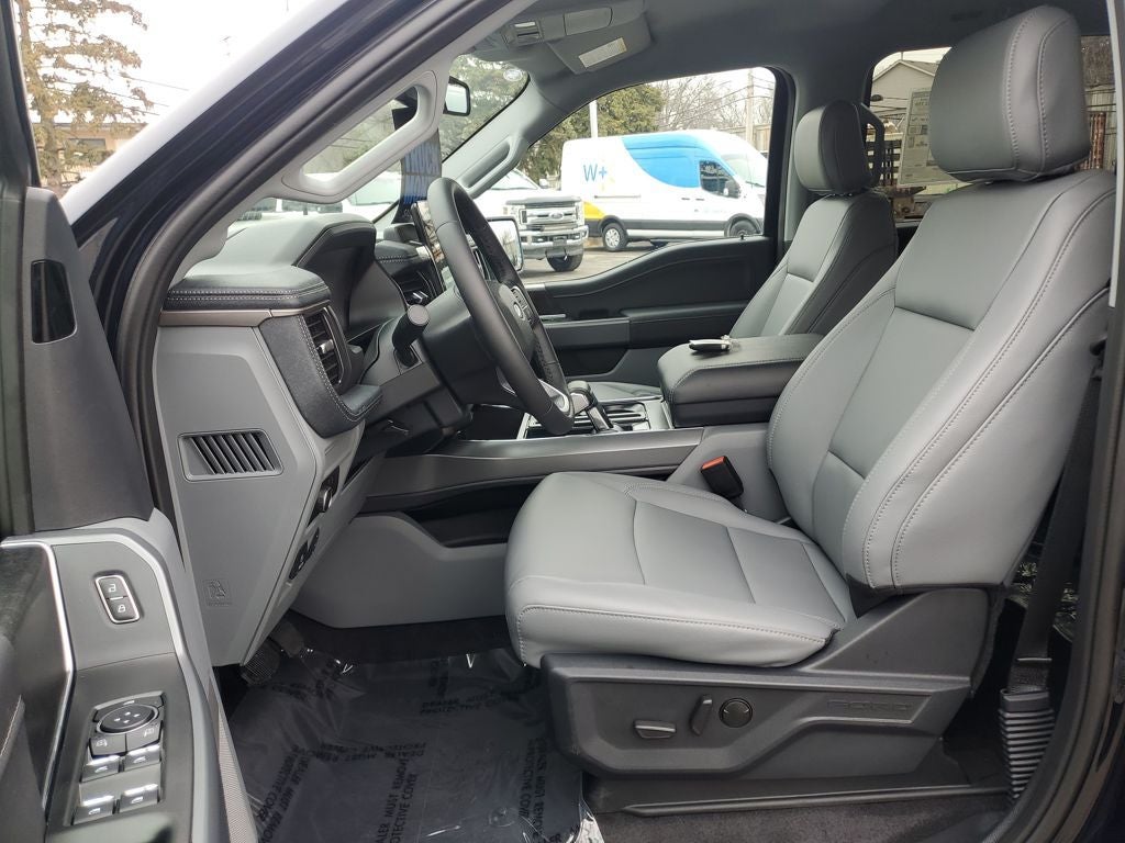 2025 Ford F-150 Lightning Flash