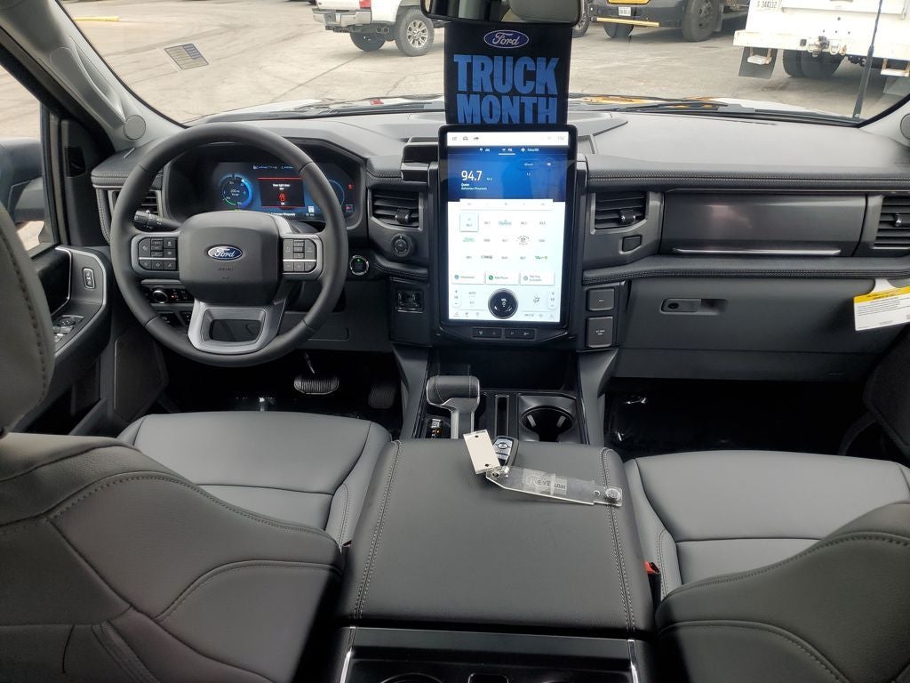 2025 Ford F-150 Lightning Flash