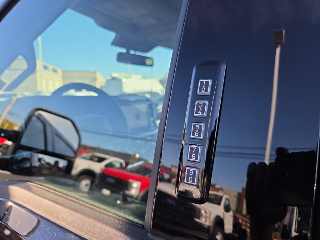 2027 Ford F-450SD Lariat DRW