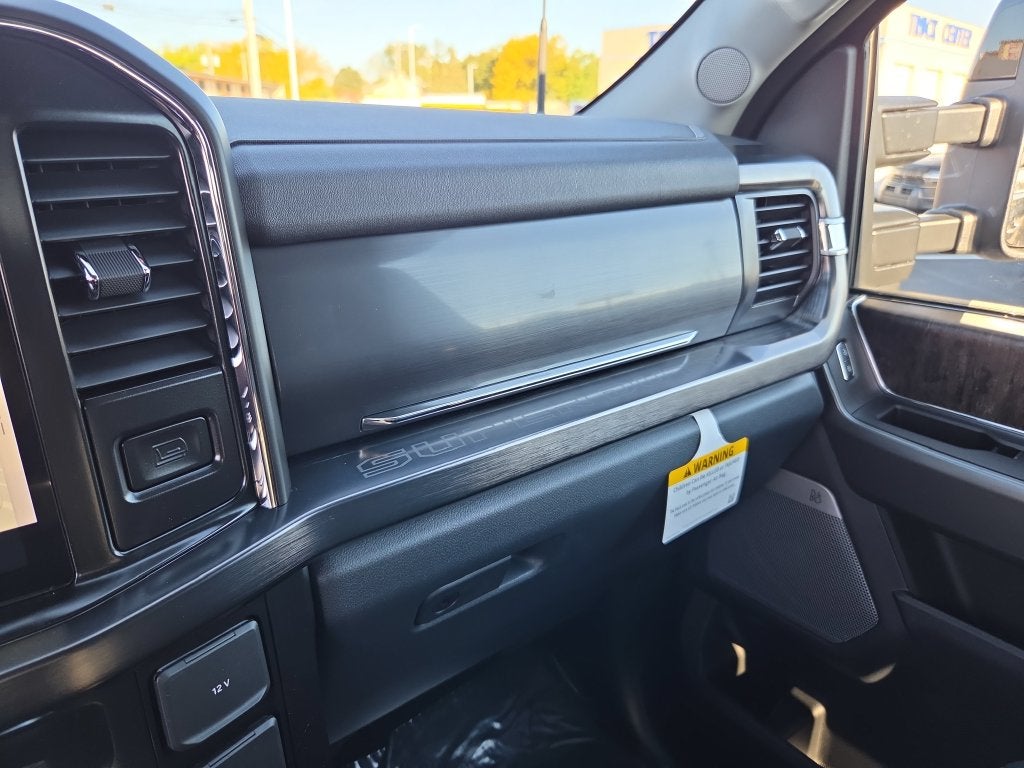 2027 Ford F-450SD Lariat DRW