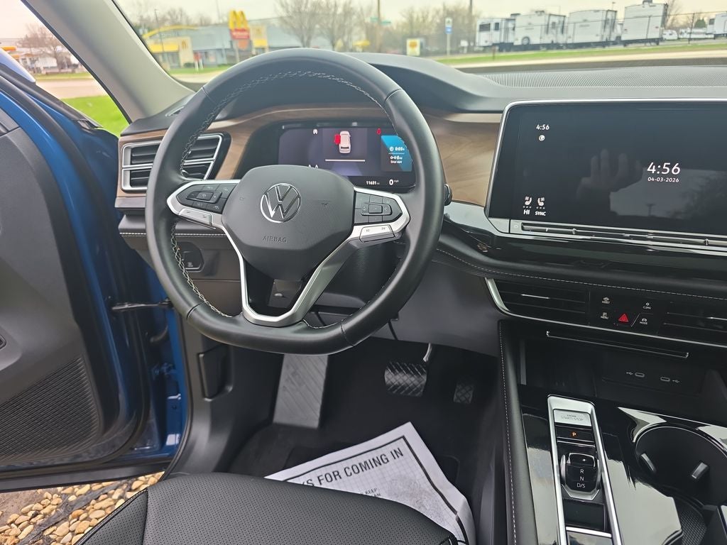 2025 Volkswagen Atlas 2.0T SE w/Technology