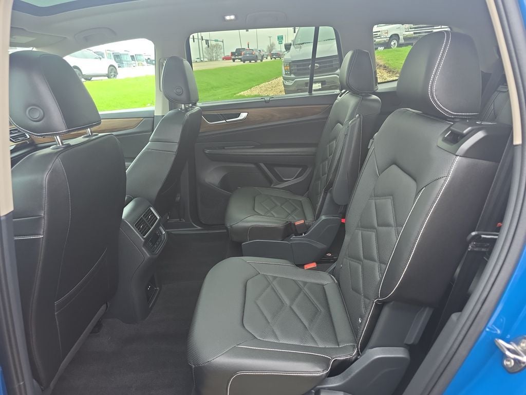 2025 Volkswagen Atlas 2.0T SE w/Technology