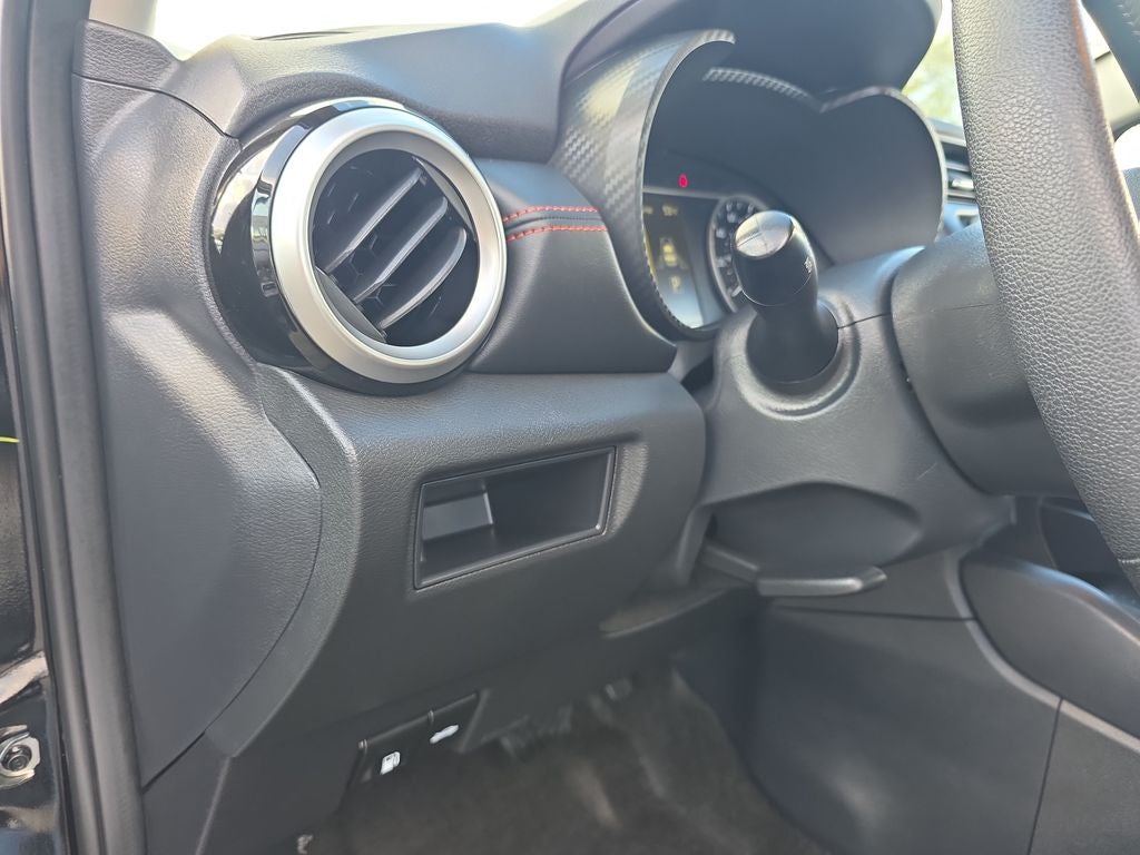 2024 Nissan Versa 1.6 SR