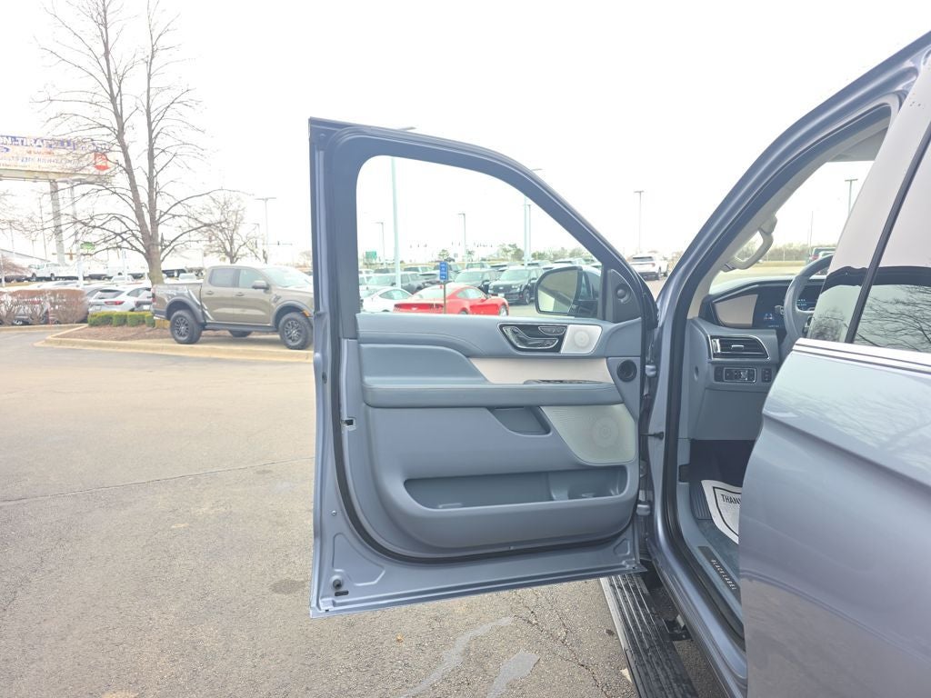 2022 Lincoln Navigator Black Label