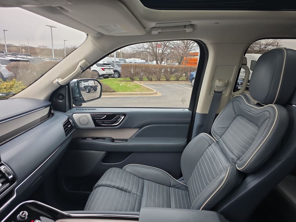 2022 Lincoln Navigator Black Label