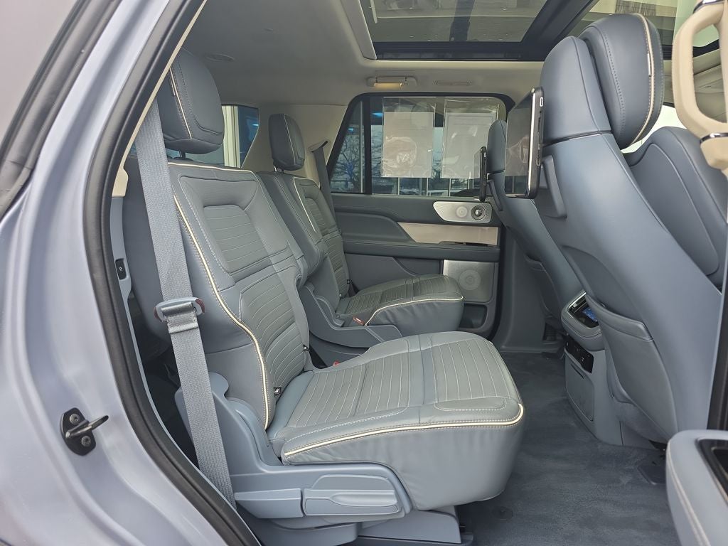 2022 Lincoln Navigator Black Label