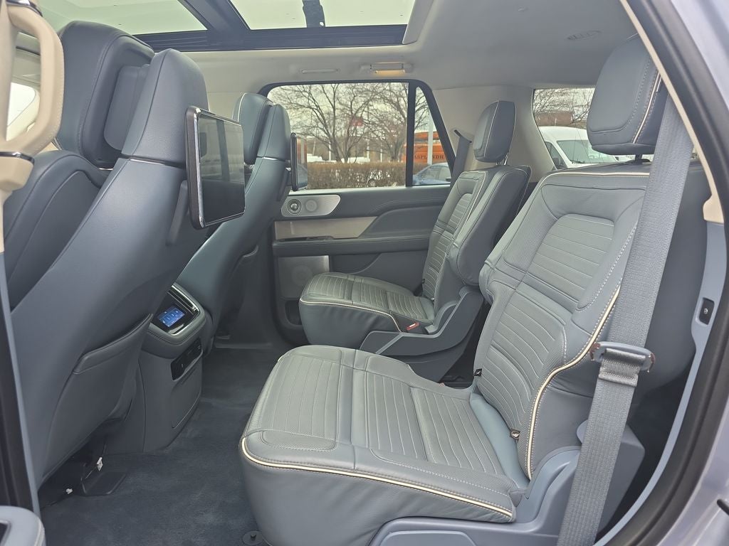 2022 Lincoln Navigator Black Label