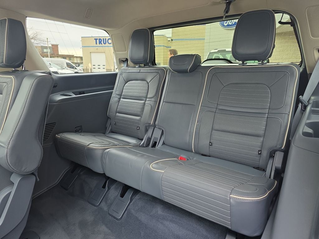 2022 Lincoln Navigator Black Label