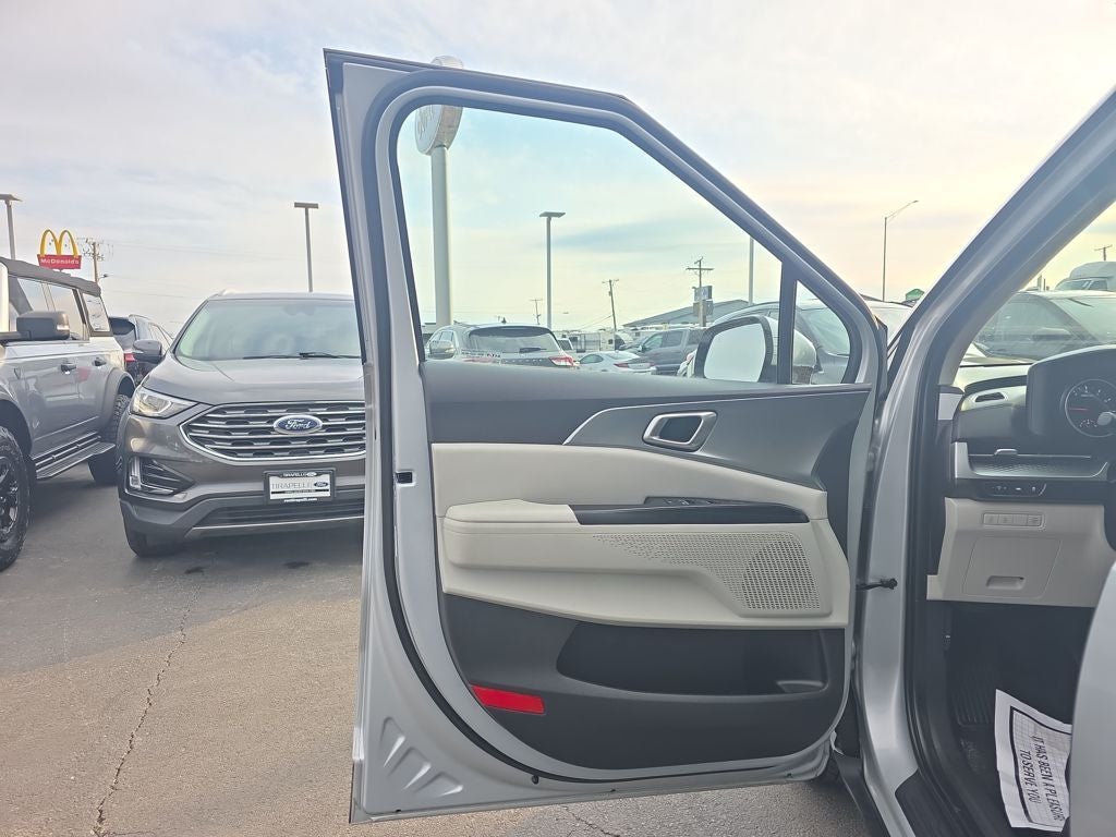 2023 Kia Carnival LX