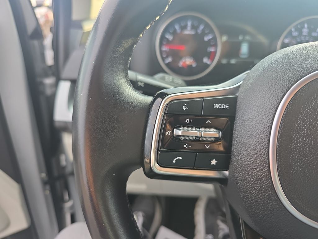 2023 Kia Carnival LX