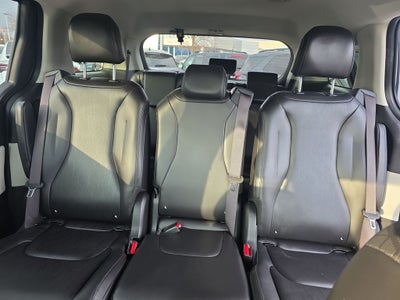 2023 Kia Carnival LX