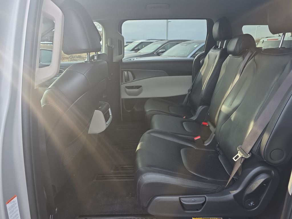 2023 Kia Carnival LX