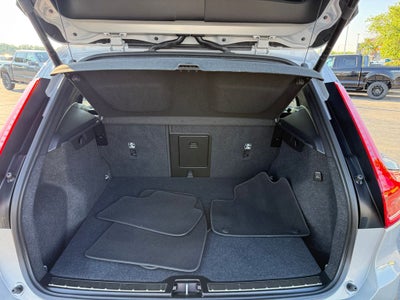 2025 Volvo XC40 B5 Plus Bright Theme