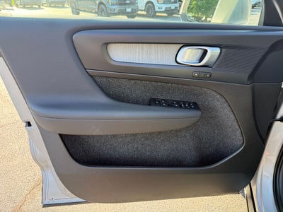 2025 Volvo XC40 B5 Plus Bright Theme