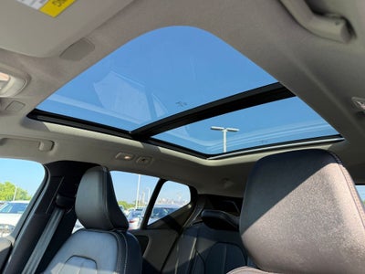2025 Volvo XC40 B5 Plus Bright Theme