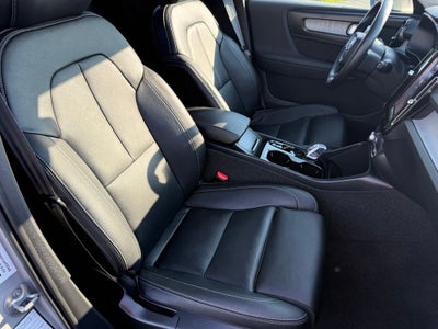 2025 Volvo XC40 B5 Plus Bright Theme