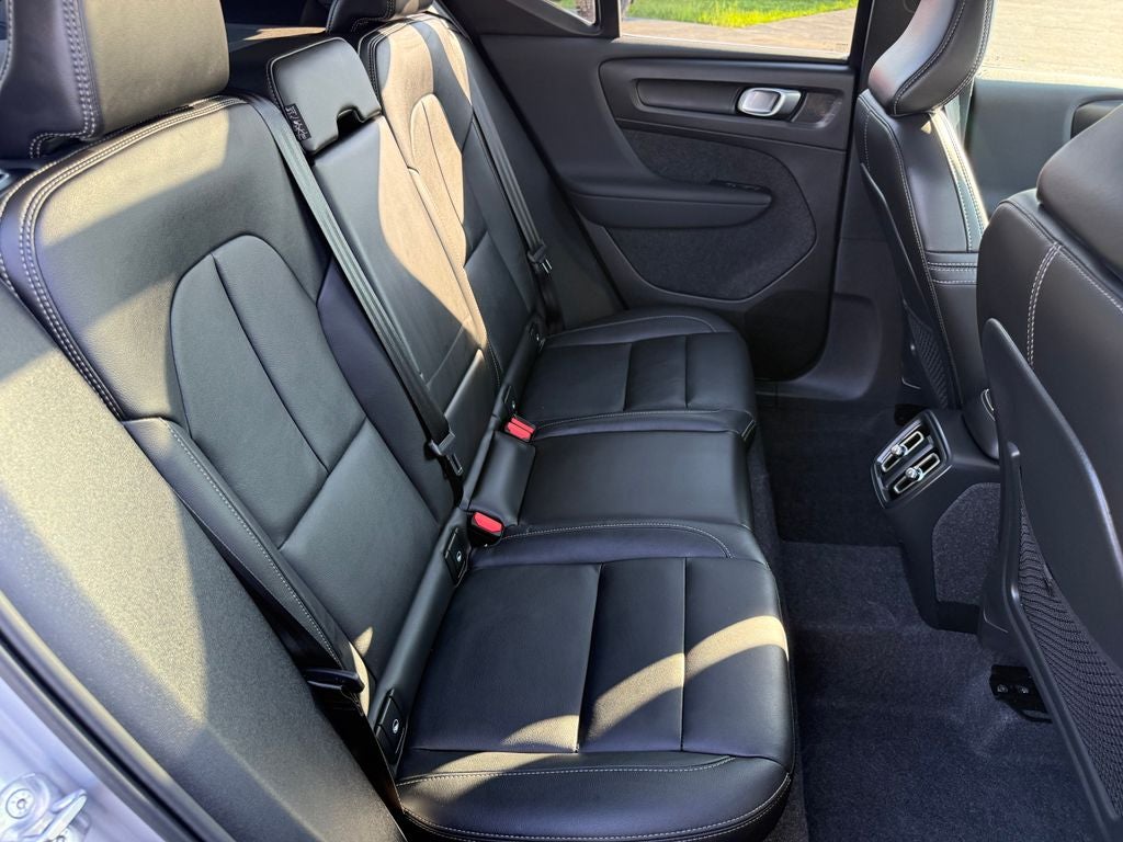 2025 Volvo XC40 B5 Plus Bright Theme