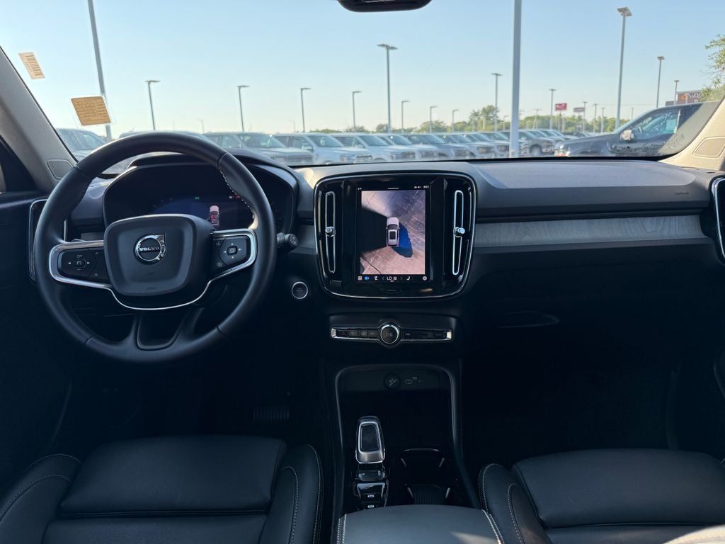 2025 Volvo XC40 B5 Plus Bright Theme