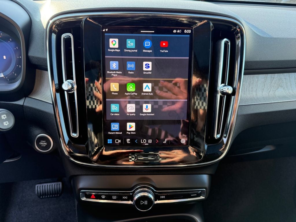 2025 Volvo XC40 B5 Plus Bright Theme