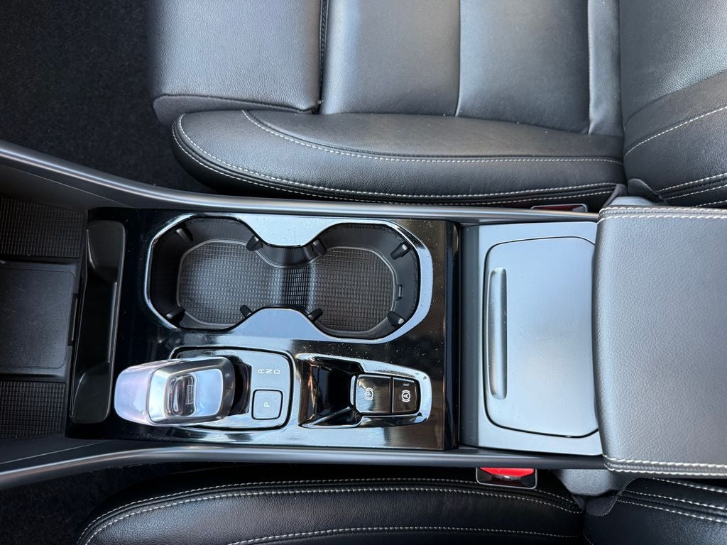 2025 Volvo XC40 B5 Plus Bright Theme